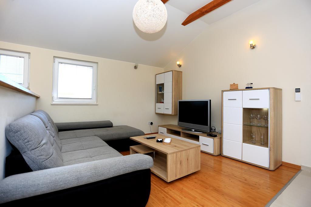 Apartment Pa Ve Murter Exterior foto