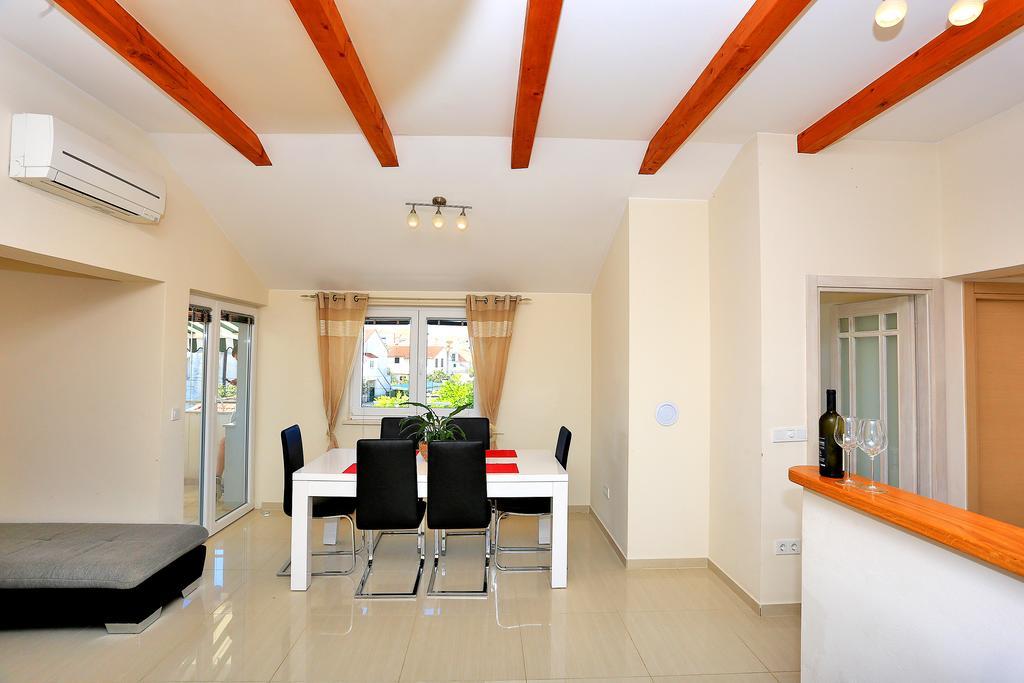 Apartment Pa Ve Murter Exterior foto