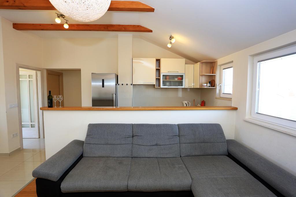 Apartment Pa Ve Murter Exterior foto