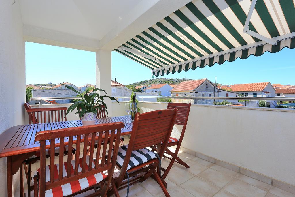 Apartment Pa Ve Murter Exterior foto