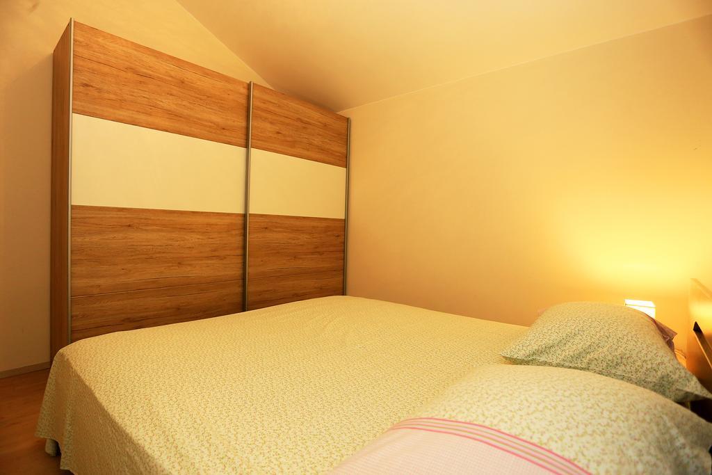 Apartment Pa Ve Murter Exterior foto