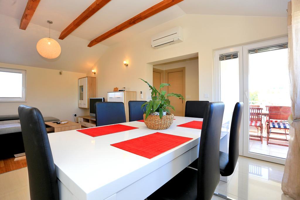 Apartment Pa Ve Murter Exterior foto