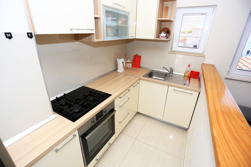 Apartment Pa Ve Murter Exterior foto