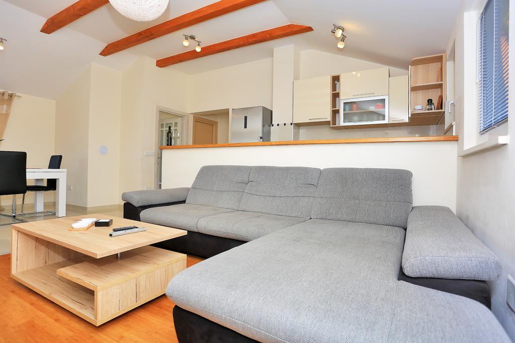 Apartment Pa Ve Murter Exterior foto