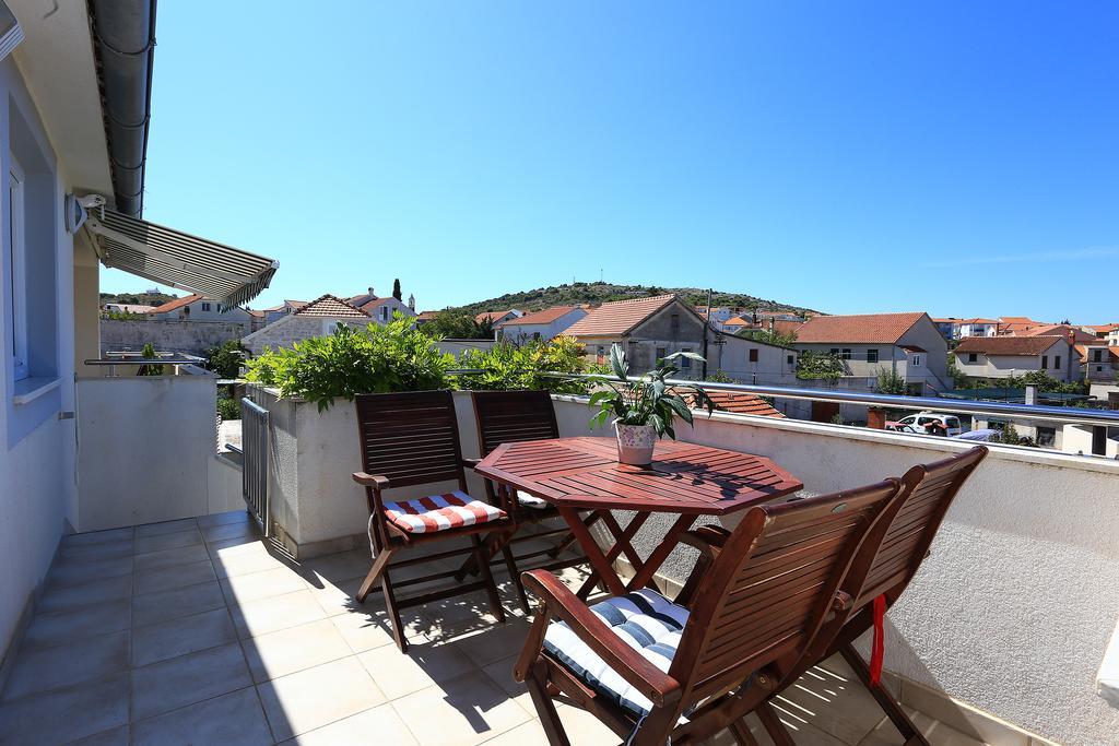 Apartment Pa Ve Murter Exterior foto