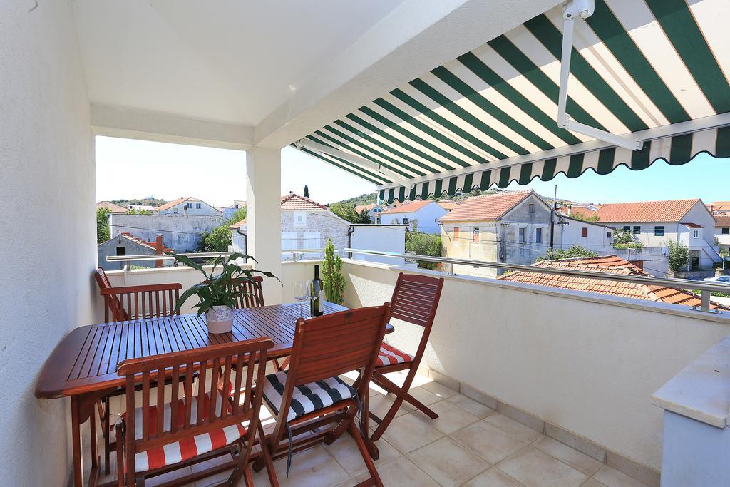 Apartment Pa Ve Murter Exterior foto